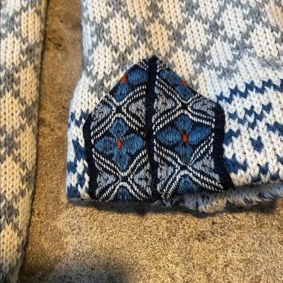 Vintage Dale of Norway Wool Cardigan With Pewter Claps Traditional Norwegian - Picture 3 of 9